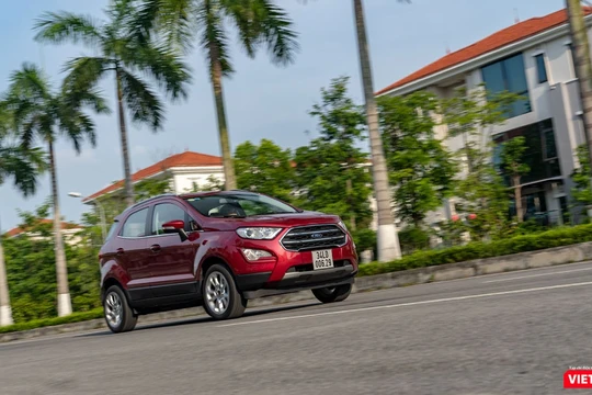 Với mức giá chênh lệch giữa hai phiên bản chỉ là 41 triệu đồng, EcoSport 1.0 AT sẽ đáng để lựa chọn hơn.