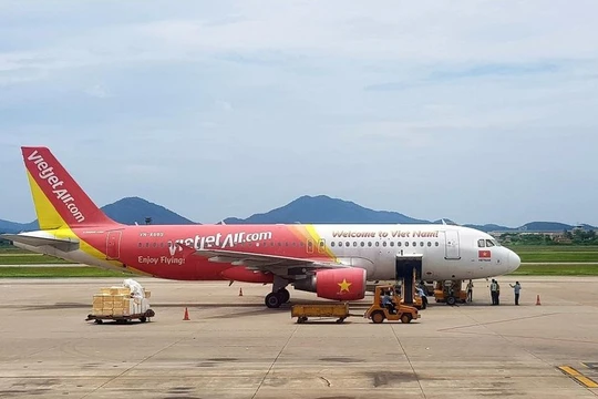 Cục Hàng không Việt Nam đã đình chỉ tổ bay hạ cánh nhầm đường băng ở Cam Ranh, dừng tăng chuyến Vietjet Air. (Ảnh minh họa)