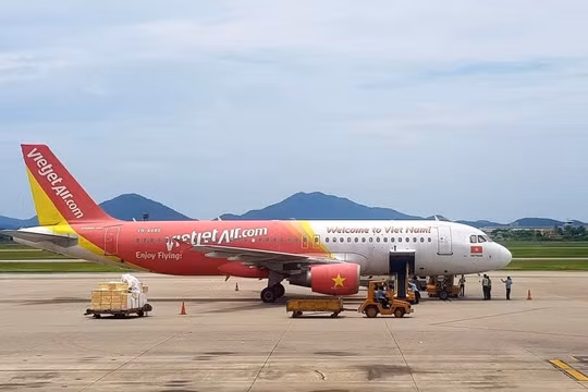 Cục Hàng không Việt Nam đã đình chỉ tổ bay hạ cánh nhầm đường băng ở Cam Ranh, dừng tăng chuyến Vietjet Air. (Ảnh minh họa)