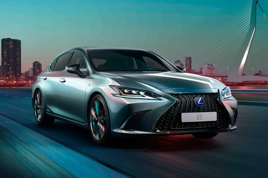 Lexus cho biết thế hệ thứ 7 của ES được giới thiệu lần này được xem như một màn lột xác trên mọi phương diện
