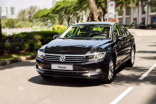 VW Passat BlueMotion Comfort 2018 trở thành phiên bản thứ 3 của dòng xe Passat hiện đang bán tại thị trường Việt Nam. 