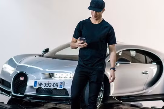Cristiano Ronaldo luôn có thú chơi sắm siêu xe nhưng Fiat - tập đoàn đang sở hữu thương hiệu Ferrari muốn gì CR7 trở thành đại sứ thương hiệu cho tập đoàn này.