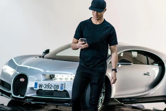 Cristiano Ronaldo luôn có thú chơi sắm siêu xe nhưng Fiat - tập đoàn đang sở hữu thương hiệu Ferrari muốn gì CR7 trở thành đại sứ thương hiệu cho tập đoàn này.