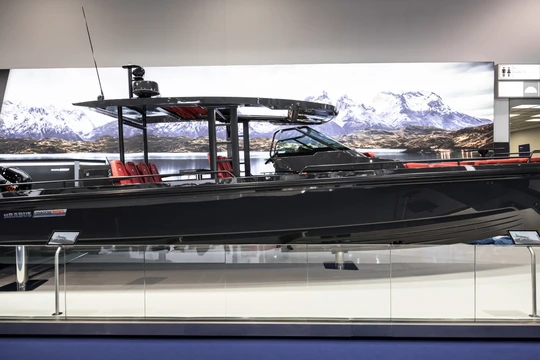 Brasbus giờ không chỉ độ xe Mercedes-Benz mà còn lấn sân sang cả du thuyền