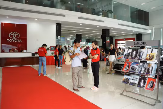 Kỳ vọng về giá xe giảm trong năm 2018 đã không diễn ra theo đúng ý muốn của nhiều người (Ảnh: Toyota Hùng Vương)