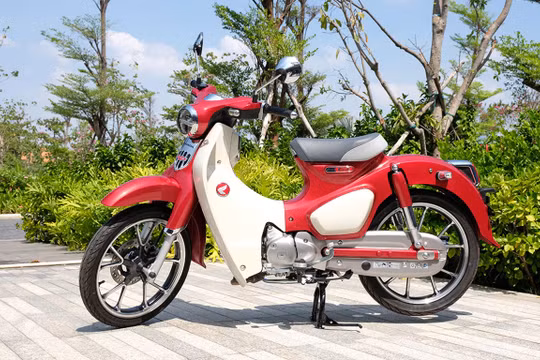 Honda Việt Nam không đặt nặng mục tiêu doanh số đối với Super Cub C125 mà chỉ tập trung vào một lượng khách hàng dư dả tài chính (Ảnh: Wicky Nguyễn) 