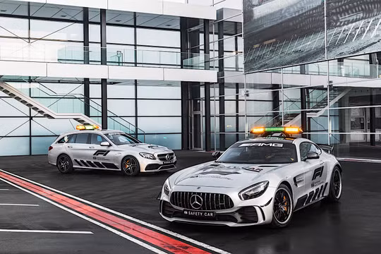 Trong giải đua F1, xe an toàn (Safety Car) quan trọng không kém gì những chiếc xe đua.