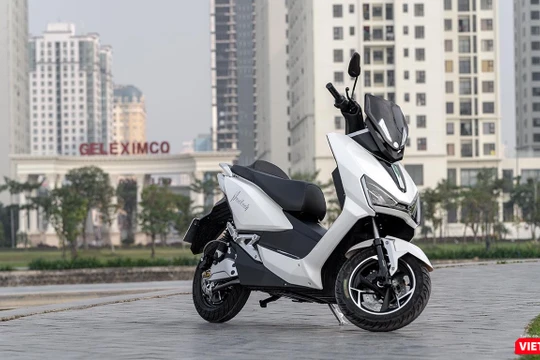 Để thu hút được sự quan tâm của người dùng, xe máy điện cần có thêm những sản phẩm được đầu tư thiết kế và công nghệ như VinFast hay Pega đang làm. (Ảnh: Ngô Minh)