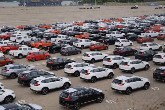 Tính trung bình cho mỗi tháng, người Việt đã tốn gần 54,8 triệu USD cho nhu cầu mua xe nhập khẩu. (Ảnh: H.N)