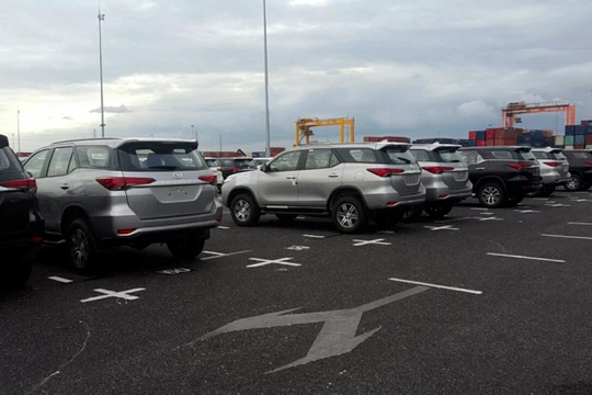 Lô 280 xe Fortuner vừa mới được cập cảng Hải Phòng vào chiều 15/7. (Ảnh: Báo Giao Thông)