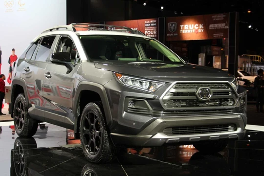 Toyota RAV4 TRD Offroad 2020 giờ trông càng trở nên cá tính và thể thao hơn nhờ vào hàng loạt những chi tiết TRD độc quyền.