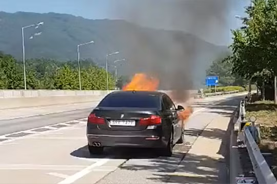 Cơ quan cảnh sát đã phải mở cuộc điều tra hình sự liên quan đến hàng loạt vụ cháy xe BMW trong vài tháng qua. (Ảnh:Yonhap)