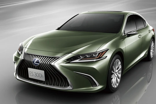 Lexus ES 2019 sử dụng gương chiếu hậu bên kỹ thuật số sẽ chỉ bán tại thị trường Nhật Bản.