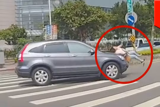 Với tỉ lệ tử vong giữa ô tô và người đi bộ ngày càng gia tăng, NHTSA sẽ đưa hạng mục đánh giá khả năng bảo vệ người đi bộ vào danh mục kiểm nghiệm SUV/Bán tải, bắt đầu từ năm 2019 (nguồn: YouTube)