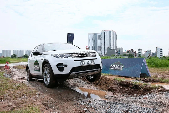 Đây là lần đầu tiên, một chương trình trải nghiệm Offroad được Land Rover Việt Nam tổ chức tại Hà Nội.