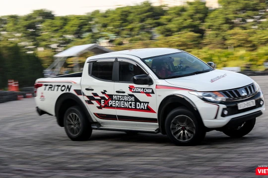 Đây là một sự kiện đặc biệt tại Việt Nam khi lần đầu tiên trong chương trình lái thử xe có sự tham gia của nữ vận động viên lái xe chuyên nghiệp. (Ảnh: Ngô Minh)