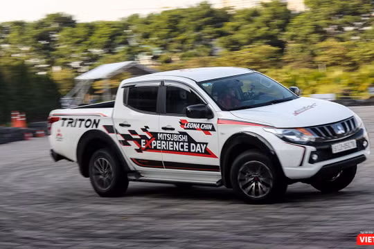 Đây là một sự kiện đặc biệt tại Việt Nam khi lần đầu tiên trong chương trình lái thử xe có sự tham gia của nữ vận động viên lái xe chuyên nghiệp. (Ảnh: Ngô Minh)