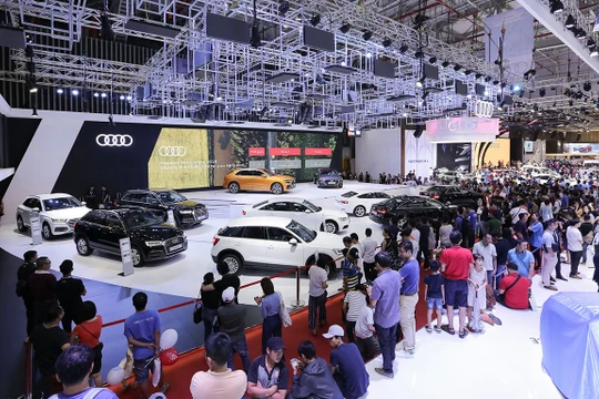 Sự nhộn nhịp tại triển lãm Vietnam Motor Show 2018 vừa qua đã cho thấy thị trường xe cuối năm đang sôi động trở lại.