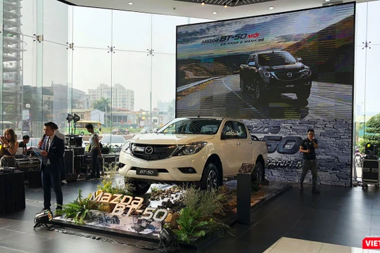 Mazda BT-50 hiện đang được Thaco phân phối gồm 3 tùy chọn động cơ như 2.2L MT, 2.2L AT, 3.2L AT và giờ có thêm một phiên bản nữa để đáp ứng nhu cầu sử dụng đa dạng của khách hàng.