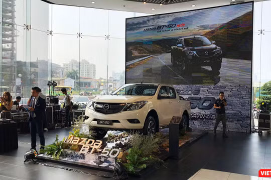 Mazda BT-50 hiện đang được Thaco phân phối gồm 3 tùy chọn động cơ như 2.2L MT, 2.2L AT, 3.2L AT và giờ có thêm một phiên bản nữa để đáp ứng nhu cầu sử dụng đa dạng của khách hàng.