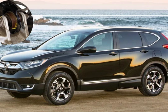 Khách hàng đang sử dụng xe CR-V 2018 chỉ còn cách là chờ hướng giải quyết từ Honda Việt Nam.