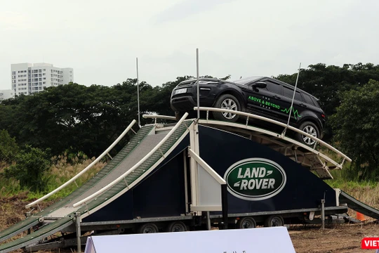 Chương trình trải nghiệm "Above & Beyond Tour" được Land Rover Việt Nam tổ chức xuyên suốt 5 ngày diễn ra triển lãm VMS 2018 (24-28/10/2018) 