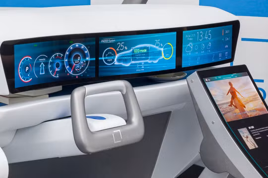 Màn hình hiển thị điện tử sẽ mang lại nhiều điểm hấp dẫn với người mua xe (Ảnh: Bloomberg)