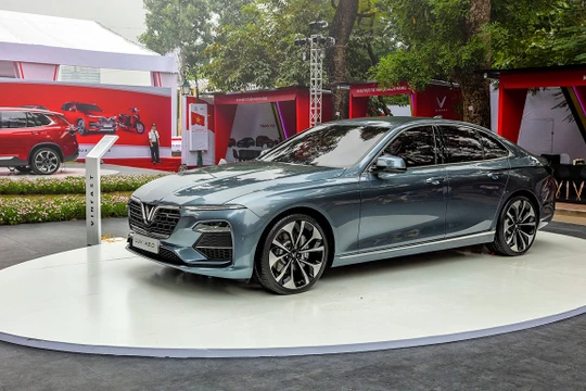 Không chỉ có động cơ được nâng cấp, dòng Lux của VinFast còn gây ấn tượng mạnh mẽ với khung gầm (platform) đẳng cấp của BMW.