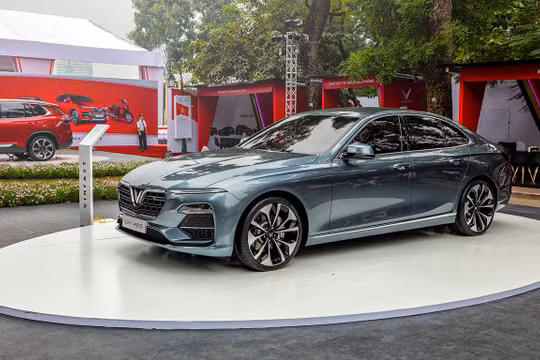 Không chỉ có động cơ được nâng cấp, dòng Lux của VinFast còn gây ấn tượng mạnh mẽ với khung gầm (platform) đẳng cấp của BMW.