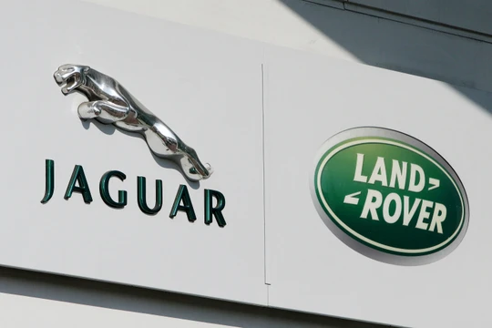 Sự bất ổn kinh tế ở Anh xuất hiện đúng vào thời điểm JLR đang vật lộn với doanh số bán thấp trong bối cảnh nhu cầu mua sắm xe giảm. (Ảnh minh họa)