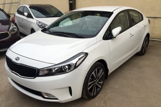 Ngoại hình của Kia Cerato 1.6 MT Base không có nhiều điểm khác biệt so với các phiên bản hiện có của chiếc xe này