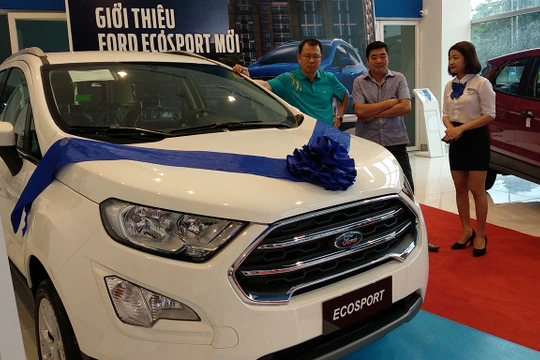 Xe nhập khẩu khan hiếm, các mẫu xe lắp ráp trong nước vẫn là lựa chọn tốt dành cho khách hàng. (Ảnh Ngô Minh) 