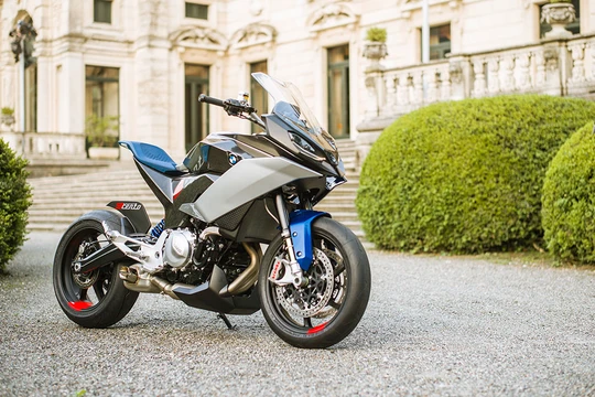 Theo BMW Motorrad, tên gọi 9cento được phát âm là "Nove Cento" (theo tiếng Ý) tạm dịch là 900.