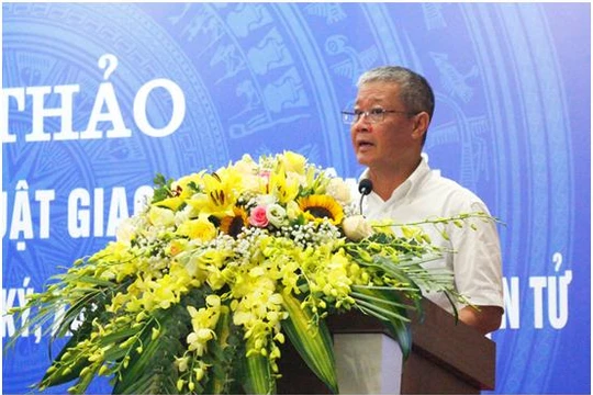 Thứ trưởng Bộ TT&TT Nguyễn Thành Hưng phát biểu tại Hội nghị. Ảnh MIC