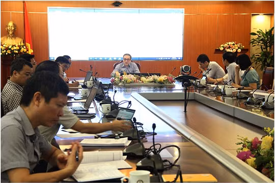 Thứ trưởng Phan Tâm phát biểu tại cuộc họp. Ảnh MIC.