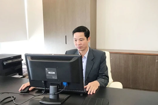 Ông Nguyễn Phú Tiến , Phó Cục trưởng Cục Tin học hóa. 