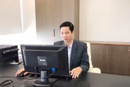 Ông Nguyễn Phú Tiến , Phó Cục trưởng Cục Tin học hóa. 