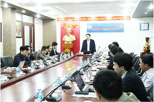 Thứ trưởng Nguyễn Huy Dũng phát biểu tại buổi làm việc. Ảnh Mic