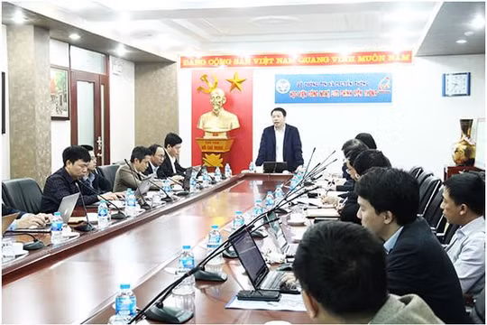 Thứ trưởng Nguyễn Huy Dũng phát biểu tại buổi làm việc. Ảnh Mic