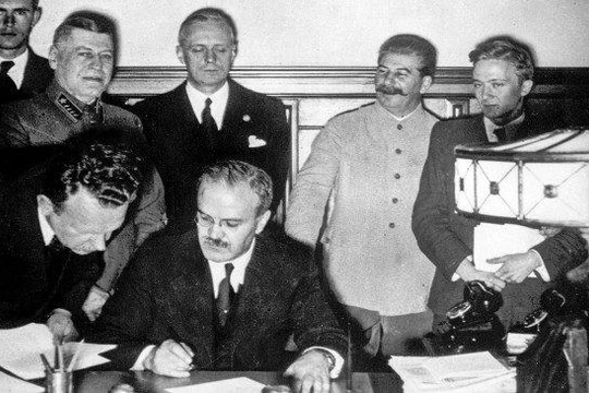 Ký hiệp định Xô- Đức- Ảnh Tư liệu.