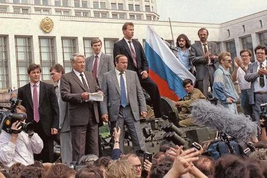 Sự sụp đổ của Liên Xô mang lại rất nhiều hệ lụy và bi kịch (Ảnh: Wiki)