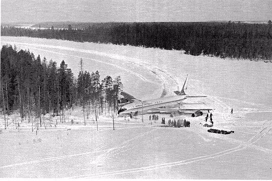 Chiếc Boeing 707-321V của Hàn Quốc hạ cánh khẩn cấp xuống mặt hồ Korpiyarvi (Nguồn AIF). 