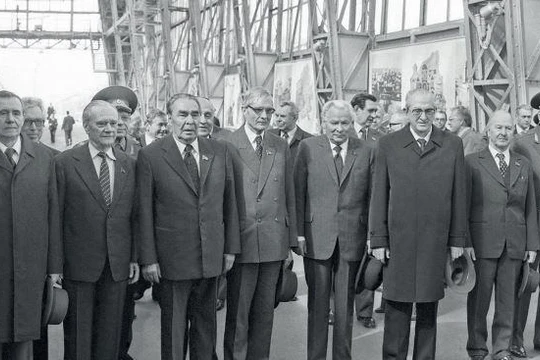 Các thành viên Bộ Chính trị và BCH TƯ Đảng CS LX năm 1981.