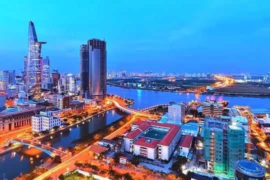 Mặc dù Việt Nam đã tiến những bước dài so với mình trong quá khứ, nhưng thách thức vẫn còn rất lớn khi so sách về sự phát triển với các quốc gia láng giềng.