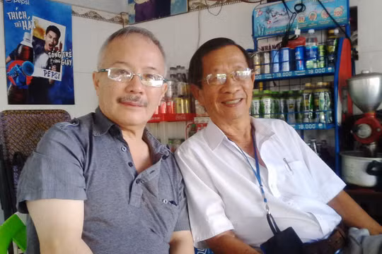 TS Trần Công Tâm (bìa trái)