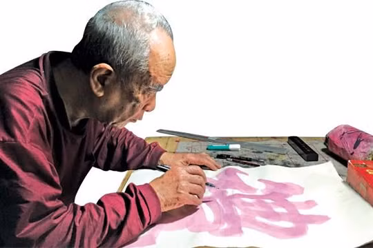 Long thành lão nhân Nguyễn Văn Bách là một cây đại thụ trong nền Thư pháp Việt Nam được biết đên với tên hiệu “Long Thành lão nhân”, là người đã viết 3 chữ Văn Miếu Môn trên cổng Tam Quan Văn Miếu Quốc Tử Giám. Cụ Tinh thông y học, một đời bốc thuốc cứu người, uyên thâm Hán học, đã dịch nhiều tác phẩm chữ Hán của Nguyễn Trãi, Ngô Quang Bích, Cao Bá Quát, Hồ Chí Minh, đồng thời cũng là người đã để lại bút tích của những công trình văn hóa quan trọng nhất của đất nước.