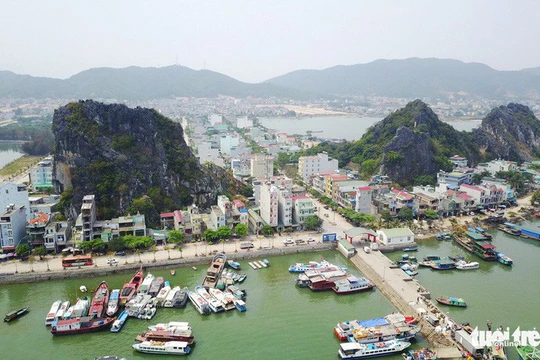 Khu vực cảng Cái Rồng, Vân Đồn, Quảng Ninh, nơi đây sẽ có các dự án khu đô thị thông minh, hiện đại xây dựng sát bên bờ cảng, nhìn ra biển (Ảnh Tuổi trẻ)