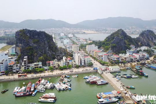 Khu vực cảng Cái Rồng, Vân Đồn, Quảng Ninh, nơi đây sẽ có các dự án khu đô thị thông minh, hiện đại xây dựng sát bên bờ cảng, nhìn ra biển (Ảnh Tuổi trẻ)