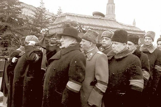 Ban Lãnh đạo Liên Xô trong lễ trang Stalin (Ảnh: Tư liệu)