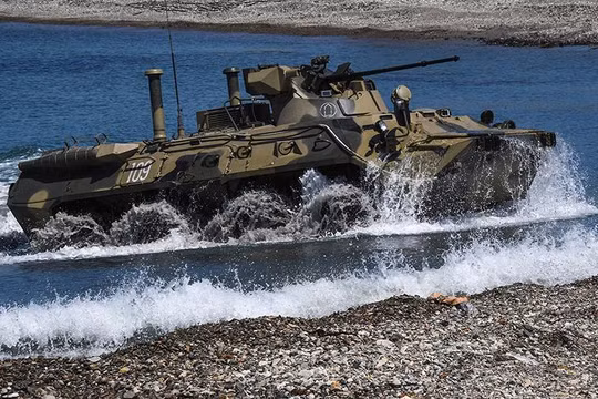 BRT-82AM- xe bọc thép siêu hiện đại của quân đội Nga có thể tác chiến được ở mọi địa hình.